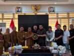 Komisi III DPRD Provinsi Kaltim menggelar RDP dengan Pemkot Balikpapan di Balai Kota Balikpapan, pada Senin (6/1/2025). Foto: BorneoFlash/Niken Sulastri