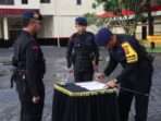 Kompol Komank Adhi Andhika, S.E., S.I.K., resmi dilantik sebagai Komandan Detasemen Gegana Satuan Brimob Polda Kaltim. Upacara tersebut dipimpin langsung oleh Komandan Satuan Brimob Polda Kaltim, Kombes Pol Andy Rifai, S.I.K., M.H, Pada Kamis (23/1/2025). Foto: HO/Humas Polda Kaltim