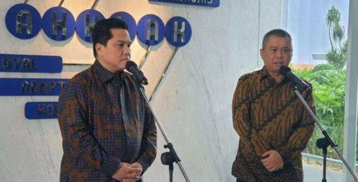 ILUSTRASI. Menteri BUMN Erick Thohir dan Menteri perhubungan Dudy Purwagandhi menanggapi maskapai baru Fly Jaya