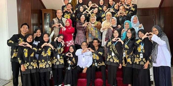 Menteri PPPA, Arifah Fauzi, bertemu dengan Forum Anak Kota Balikpapan, di Balai Kota Balikpapan, pada Minggu (26/1/2025). Foto: BorneoFlash/Niken Sulastri