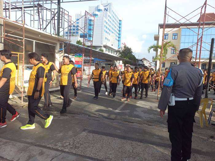 Polresta Balikpapan Gelar Olahraga Bersama demi Jaga Kebugaran dan Siap Layani Masyarakat dengan Presisi. Foto: BorneoFlash.com/Putra