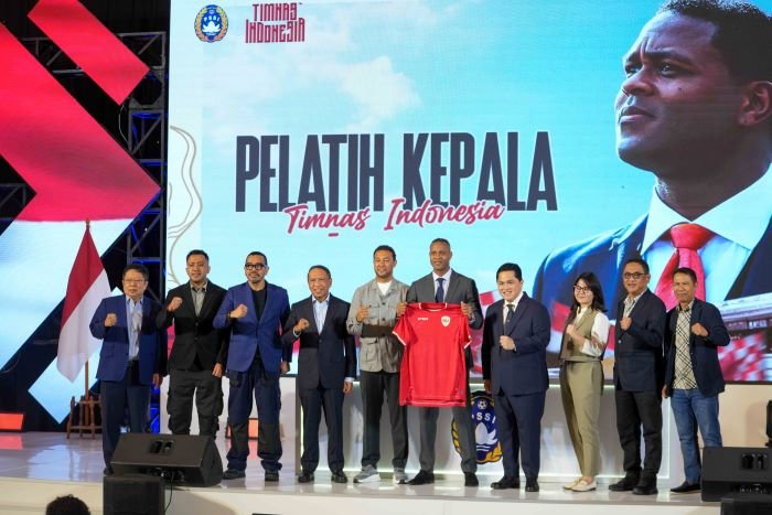 Patrick Kluivert Resmi Diperkenalkan Sebagai Pelatih Timnas Indonesia
