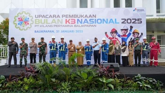 PT KPB menyelenggarakan upacara pembukaan Bulan K3 Nasional (BK3N) Tahun 2025 bertempat di Halaman Gedung Modification Site Office (MSO), pada Selasa (21/1/2025). Foto: HO/PT KPB