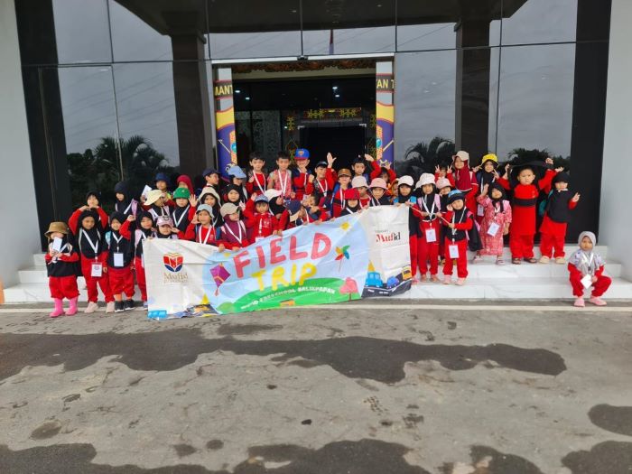Seru dan Edukatif! Anak TK Mufid Islamic School Balikpapan Kunjungi Mapolda Kaltim 