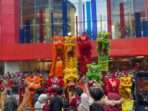 Penampilan paguyuban Barongsai Setya Darma dalam rangka perayaan Hari Imlek Tahun 2576, di Plaza Balikpapan pada Rabu (29/1/2025) sore. Foto: BorneoFlash/Niken Sulastri
