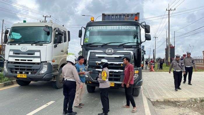 Satlantas Polresta Balikpapan melaksanakan penertiban dan penindakan terhadap pelanggaran lalu lintas, di Mako Brimob Kilometer 13, Balikpapan, Kalimantan Timur. pada Selasa (7/1/2025). Foto: HO/Humas Polresta Balikpapan