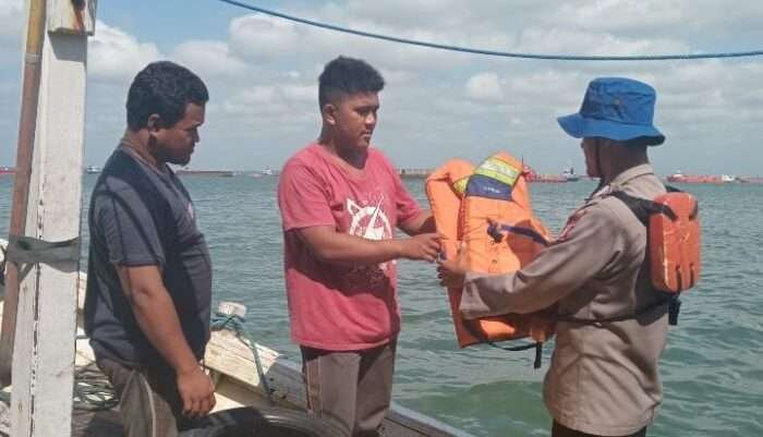 Satuan Polairud Polresta Balikpapan mengambil langkah sigap dalam menjaga keamanan dan keselamatan masyarakat di wilayah perairan. Foto: HO/Humas Polresta Balikpapan