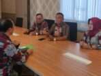 Silaturahmi dan koordinasi Komnasdik Provinsi Kaltim dengan Kepala Dinas Pendidikan Kota Samarinda, Asli Nuryadin, pada Rabu (22/1/2025). Foto: BorneoFlash/Ist