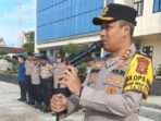 Wakapolresta Balikpapan, AKBP Hendrik, E.B., S.H., S.I.K., Pimpin Apel persiapan pengamanan yang digelar di halaman Mapolresta Balikpapan, pada Sabtu (25/1/2025). Foto: HO/Polresta Balikpapan