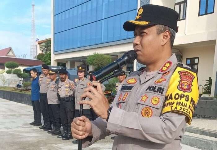 Wakapolresta Balikpapan, AKBP Hendrik, E.B., S.H., S.I.K., Pimpin Apel persiapan pengamanan yang digelar di halaman Mapolresta Balikpapan, pada Sabtu (25/1/2025). Foto: HO/Polresta Balikpapan