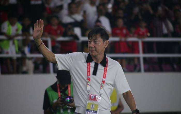 Pelatih Timnas Indonesia, Shin Tae-yong, dalam laga melawan Laos di ASEAN Cup 2024, Kamis (12/12/2024) di Stadion Manahan, Solo.