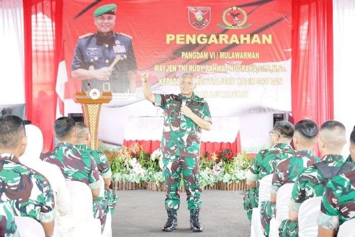 Pangdam VI/Mulawarman Mayjen TNI Rudy Rachmat Nugraha, S.I.P., M.Sc., Saat melaksanakan kunjungan kerja perdana di wilayah Kota Tarakan, Kalimantan Utara, Senin (13/01/2025). Foto: HO/Pendam VI/Mlw