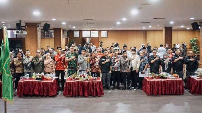 Penetapan Bupati dan Wakil Bupati terpilih pada pemilihan kepala daerah (Pilkada) 2024 oleh Ketua KPU Kab. PPU Ali Yamin Ishak di Aula Lt. 1 Setkab PPU, Kamis (9/1/2025). Foto: BorneoFlash/Irwan A.