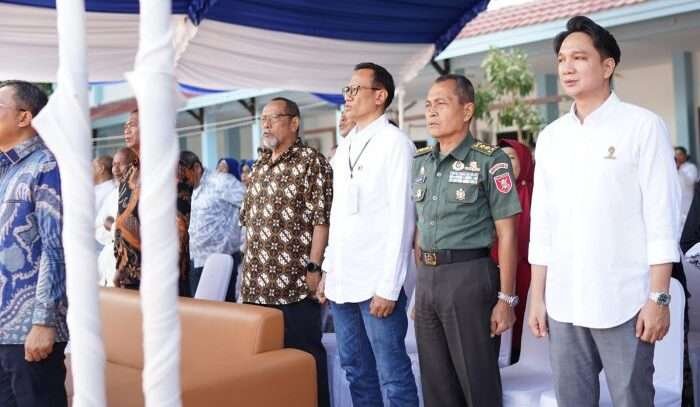 Adam Dustin Bhakti Ketua Umum BPC HIPMI Kota Balikpapan Sekaligus Alumni SMAN 1 Balikpapan Turut Hadir di syukuran grand opening Renovasi, di Halaman Sekolah SMAN 1 Balikpapan, pada hari Selasa (25/2/2025). Foto: BorneoFlash/Niken Sulastri