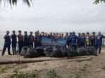 Polairud Gelar Aksi Bersih Pantai Semayang. Foto: HO
