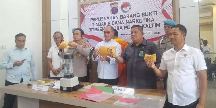 Komitmen Perang Melawan Narkoba, Polda Kaltim Musnahkan Hampir 1 Kg Sabu