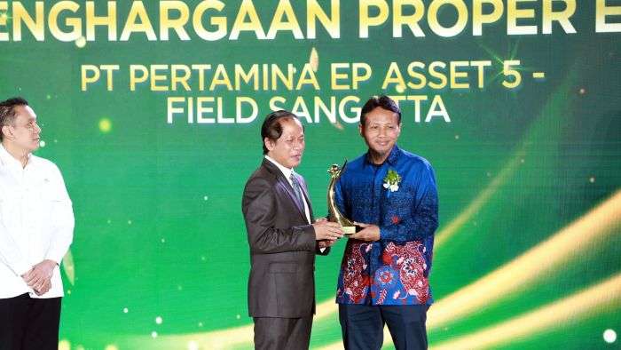 Grup PT Pertamina Hulu Indonesia (PHI) kembali meraih PROPER Emas dari Kementerian Lingkungan Hidup dan Kehutanan (KLHK) melalui anak perusahaan dan afiliasinya, yakni PT Pertamina EP (PEP) Sangasanga Field dan PEP Sangatta Field. Foto: HO/PHI