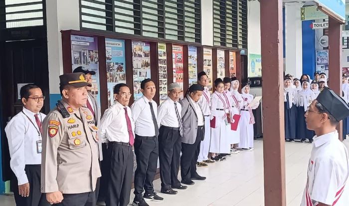 Kapolsek Semayang Pimpin Upacara di SMP KPS Balikpapan, Edukasi Pelajar Tentang Kamtibmas