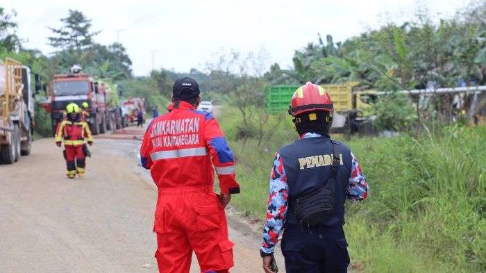 Kegiatan simulasi pengelolaan situasi gawat darurat di area jalur pipa Nilam – Badak di Desa Saliki. Foto: HO/PHSS