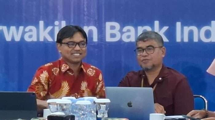 Kepala KPw Bank Indonesia Kota Balikpapan, Robi Ariadi dan Kepala BPS Balikpapan, Mustaqim. Foto: BorneoFlash/Niken Sulastri