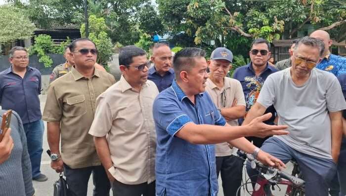 Komisi III Dewan Perwakilan Rakyat Daerah (DPRD) Kota Balikpapan melakukan kunjungan ke Perumahan Wika terkait pembukaan jembatan wika, Pada Senin (17/2/2025). Foto: BorneoFlash/Ardian