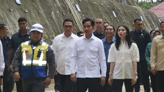 Kunjungan Wapres Gibran Rakabuming Raka didampingi istri Selvi Ananda, di proyek pembangunan Terowongan Selili di Samarinda, pada Rabu (12/2/2025). Foto: BorneoFlash/Ist