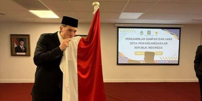 Ole Romeny resmi menjadi Warga Negara Indonesia (WNI) setelah pada hari Sabtu (8/2) di London. Foto: HO/pssi.org