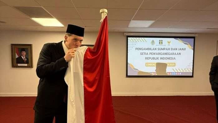 Ole Romeny resmi menjadi Warga Negara Indonesia (WNI) setelah pada hari Sabtu (8/2) di London. Foto: HO/pssi.org