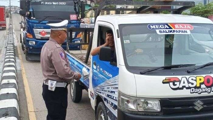 Operasi Keselamatan Mahakam 2025 digelar Satlantas Polresta Balikpapan di Simpang Traffic Light Rapak, Balikpapan Utara, pada Kamis (20/2/2025). Foto: HO/Humas Polresta Balikpapan
