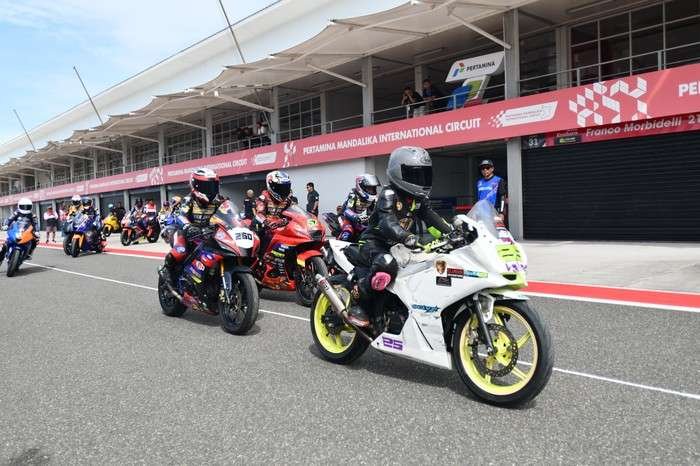 PT Pertamina Lubricants mendukung generasi muda berprestasi dengan mengadakan program pelatihan bersama VR46 Riders Academy di Sirkuit Mandalika. Foto: HO/Dok.Pertamina