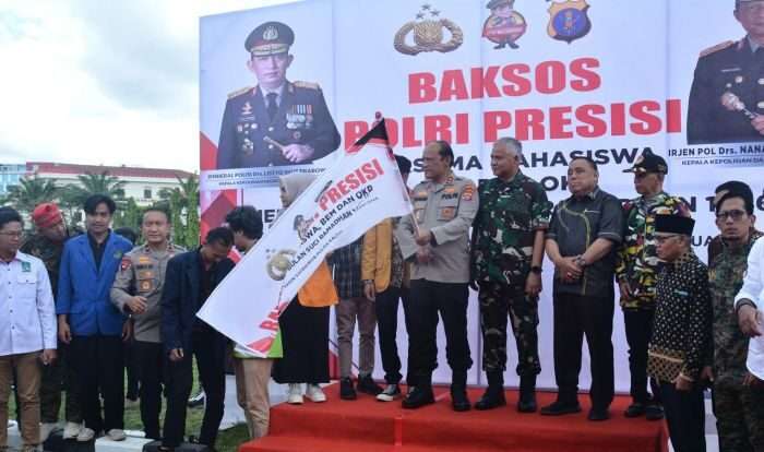 Pangdam VI/Mulawarman, Mayjen TNI Rudy Rachmat Nugraha, S.I.P., M.Sc., menghadiri kegiatan Pelepasan Paket Sembako Bakti Sosial Polri Presisi, di Lapangan M. Yasin Satbrimob dan Kaltim Stalkuda, Balikpapan, Kamis (27/02/25).  Foto: Pendam VI/Mlw