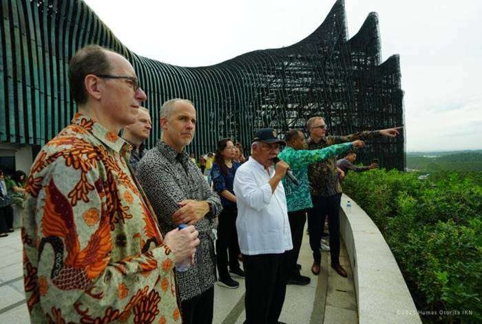 Para Duta Besar dan delegasi negara sahabat saat mengikuti rangkaian acara Nusantara International Partners Visit (NIPV) 2025, di Ibu Kota Nusantara (IKN), 13-14 Februari 2025.(OIKN)