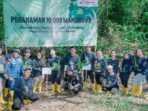Penanaman Pohon dari PHI Grup merupakan wujud komitmen Perusahaan terhadap mitigasi perubahan iklim melalui upaya pelestarian ekosistem hutan dan pesisir. Foto: HO/PHI