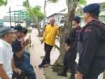 Personel Batalyon A Pelopor Sat Brimob Polda Kaltim menggelar patroli sambang ke permukiman warga pesisir di Balikpapan, pada Sabtu (01/02/2025). Foto: HO/Humas Polda Kaltim