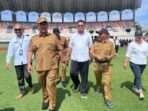 Pj Gubernur Kaltim Akmal Malik, saat tinjau Stadion Segiri Samarinda, pada Senin (10/2/2025). Foto: BorneoFlash/Nur Ainunnisa