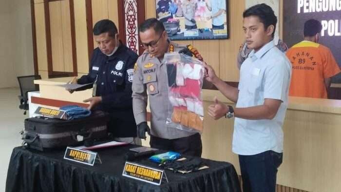 Polresta Balikpapan Gelar konferensi pers Pengungkapan jaringan peredaran narkotika di Kota Minyak, Pada Rabu (12/2/2025). Foto: BorneoFlash/Agung Putra
