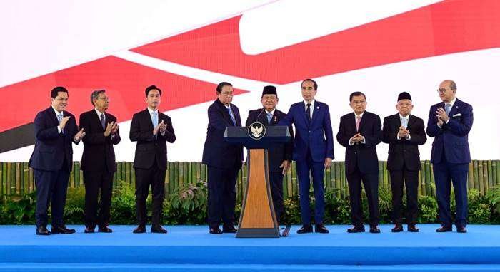 Presiden Prabowo Subianto resmi meluncurkan Badan Pengelola Investasi Daya Anagata Nusantara (Danantara) di Halaman Istana Kepresidenan Jakarta, pada Senin, 24 Februari 2025. Foto: BPMI Setpres/Muchlis Jr