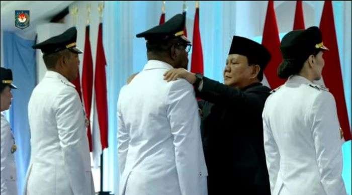 Presiden Republik Indonesia, Prabowo Subianto Melantik Kepala Daerah untuk masa jabatan 2025-2030 di Istana Kepresidenan Jakarta, pada Kamis (20/2/2025). Foto: BorneoFlash/Ist