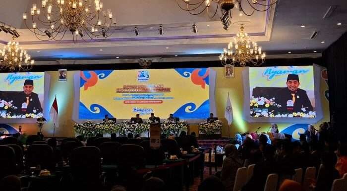 Rapat paripurna dalam rangka peringatan Hari Jadi ke-128 Kota Balikpapan yang digelar di Grand Senyiur Hotel Balikpapan, pada Sabtu (8/2/2025). Foto: BorneoFlash/Ardian