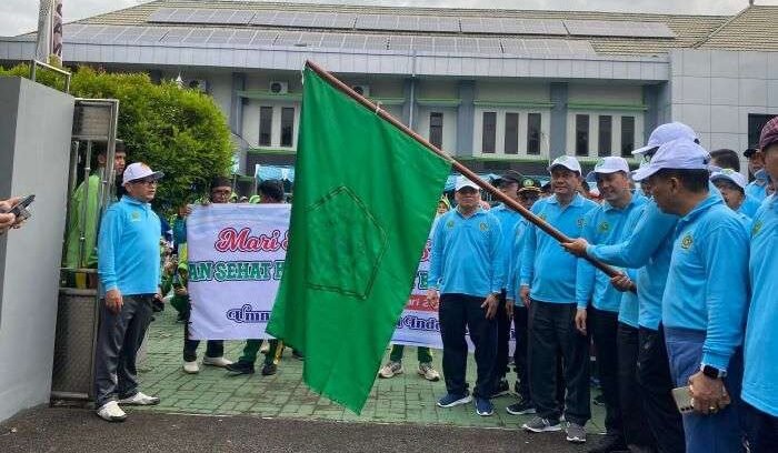 Pelepasan Jalan Sehat Kerukunan Antar Umat Beragama di halaman Kantor Kementerian Agama Kaltim pada Sabtu (22/02/2025). Foto: BorneoFlash/Nur Ainunnisa