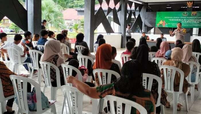 Satuan Binmas dan Sat Reskoba Polresta Balikpapan menggelar sosialisasi bahaya narkoba bersama ibu-ibu Persit Den Inteldam Kodam VI/Mulawarman, di Aula Kantor Den Inteldam Kodam VI/Mulawarman, Jl. Siaga, Kelurahan Damai, Kecamatan Balikpapan Selatan, pada Sabtu (1/2/2025). Foto: HO/Humas Polresta Balikpapan