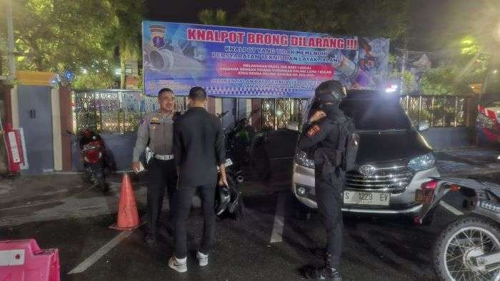 Satuan Samapta Perintis Presisi Polresta Balikpapan Mitigasi Kerawanan Kamtibmas dan Knalpot Brong di Kota Balikpapan yang dilaksanakan di halaman Polresta Balikpapan, pada Minggu (9/2/2025) dini hari. Foto: HO/Humas Polresta Balikpapan