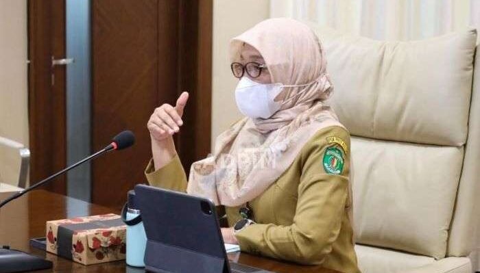 Sekretaris Daerah Provinsi Kaltim, Sri Wahyuni saat rapat persiapan Sertijab Gubernur dan Pj Gubernur Kaltim. Foto: ist/adpim.