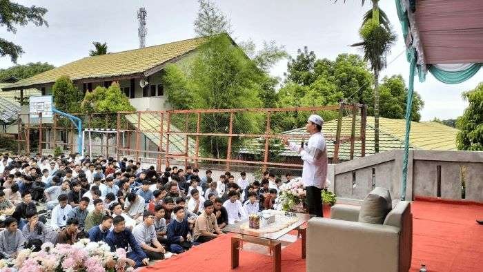 PERINGATI ISRA MI’RAJ – Suasana peringatan Isra Mi'raj 1446 H di halaman SMA Negeri 3 Balikpapan, Jumat (7/2/2025). Foto: Dea/SMAN 3 Balikpapan