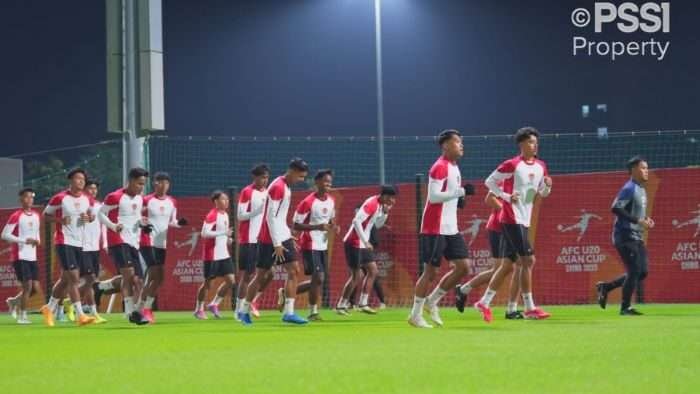 Timnas Indonesia U-20 menjalani latihan perdana di Shenzhen Youth Football Training Base Timnas Indonesia U-20 menjalani latihan perdana di Shenzhen Youth Football Training Base, Tiongkok, Senin (10/2) malam. Foto: HO/pssi.org