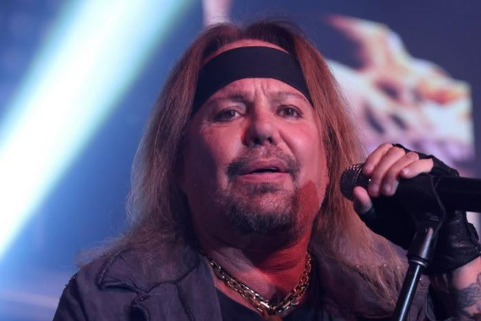 Jet Pribadi Musisi Vince Neil Tergelincir di Landasan Hingga Tabrak Pesawat