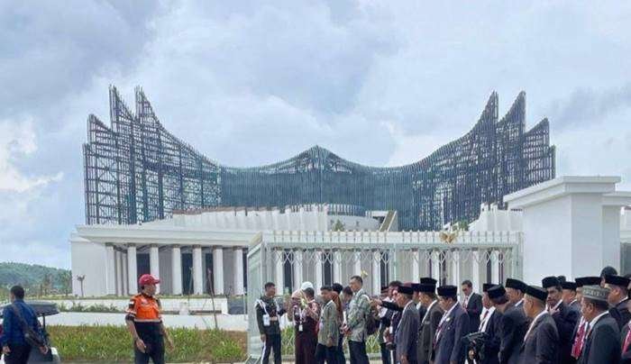 Ibu Kota Nusantara (IKN) menarik perhatian wisatawan berkunjung ke Kaltim. Delegasi Baznas dari berbagai daerah berkunjung ke IKN pada 25 September 2024. (Foto: Ahmad Rifandi).
