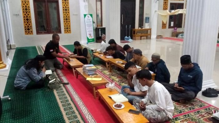 Agenda Metanol (Mengajak Tahsin dari Nol), di dalam rangkaian Bersama Taat & Tobat yang digelar sejak Kamis (20/3) malam di Mushalla Rahmatullah, Sepinggan (Belakang Kantor BNN). Foto: BorneoFlash/Ardian