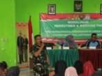 Anggota Satgas TMMD Kodim 0905/Balikpapan Lettu Inf Basirun berikan sosialisasi tentang rekrutmen TNI dan Werving kepada siswa siswi SMAN 7 Balikpapan dan SMPN 13 Balikpapan serta dihadiri juga oleh orang tua murid, pada hari Sabtu (22/2/2025). Foto: BorneoFlash/IST