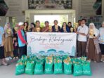 Apical melalui unit bisnisnya PT Kutai Refinery Nusantara di Balikpapan Kalimantan Timur saat membagikan paket bingkisan lebaran. Foto: BorneoFlash.com/IST
